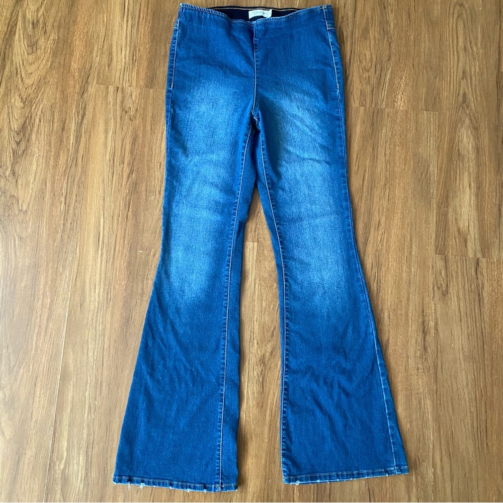 Jessica Simpson Pull on Flare Jeans size 27
